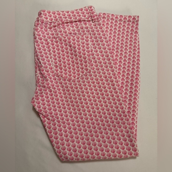 Vineyard Vines Denim - Vineyard Vines Nantucket Ankle Jeans in White with Pink Shell Pattern Size 10